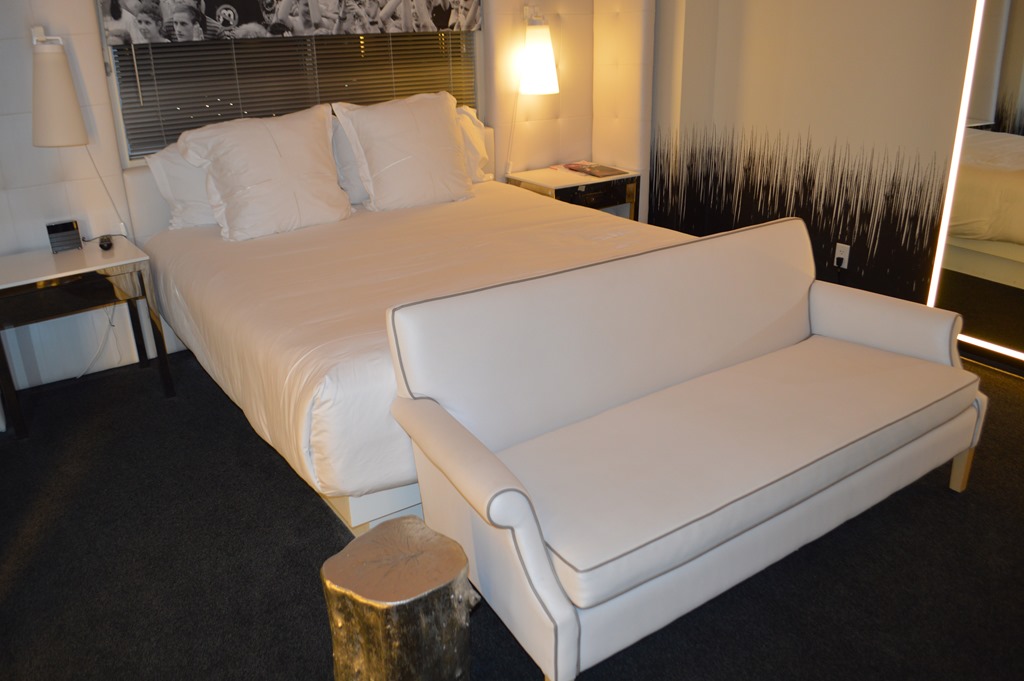 las vegas hotel with sofa bed