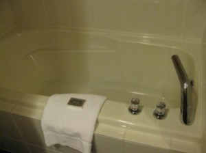 vancouver-westin-grand-bathtub