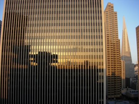 Drumm Street room view of TransAmerica pyramid