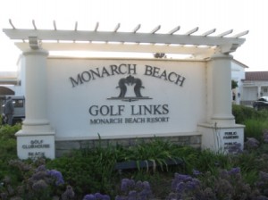 a sign for a golf resort