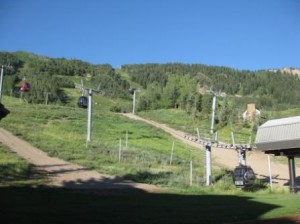 a ski lift going up a hill