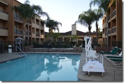 Courtyard Fresno pool