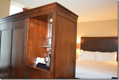 Hotel Ivy Executive armoire