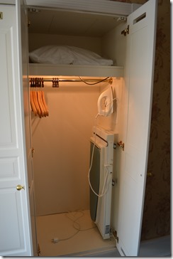 Hotel Bastion closet