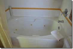 Comfort Inn tub