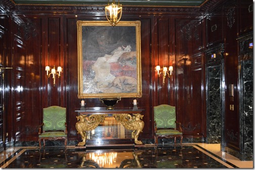 Le Grand elevator foyer