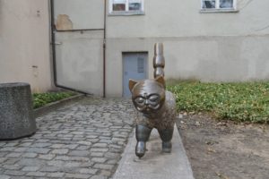 a statue of a cat on a sidewalk