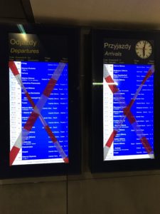 a screens with a blue and red x on it