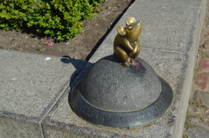 a statue of a mouse on a stone base