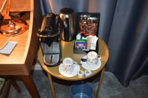 a coffee maker and cups on a table