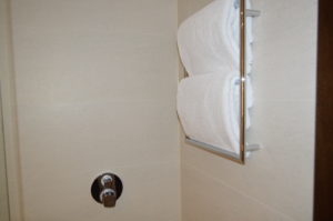 a towel rack with white towels