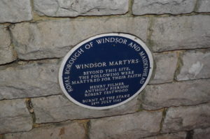 a blue plaque on a stone wall