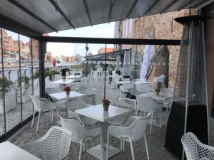 a white tables and chairs outside