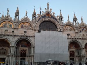 a building with many statues on top