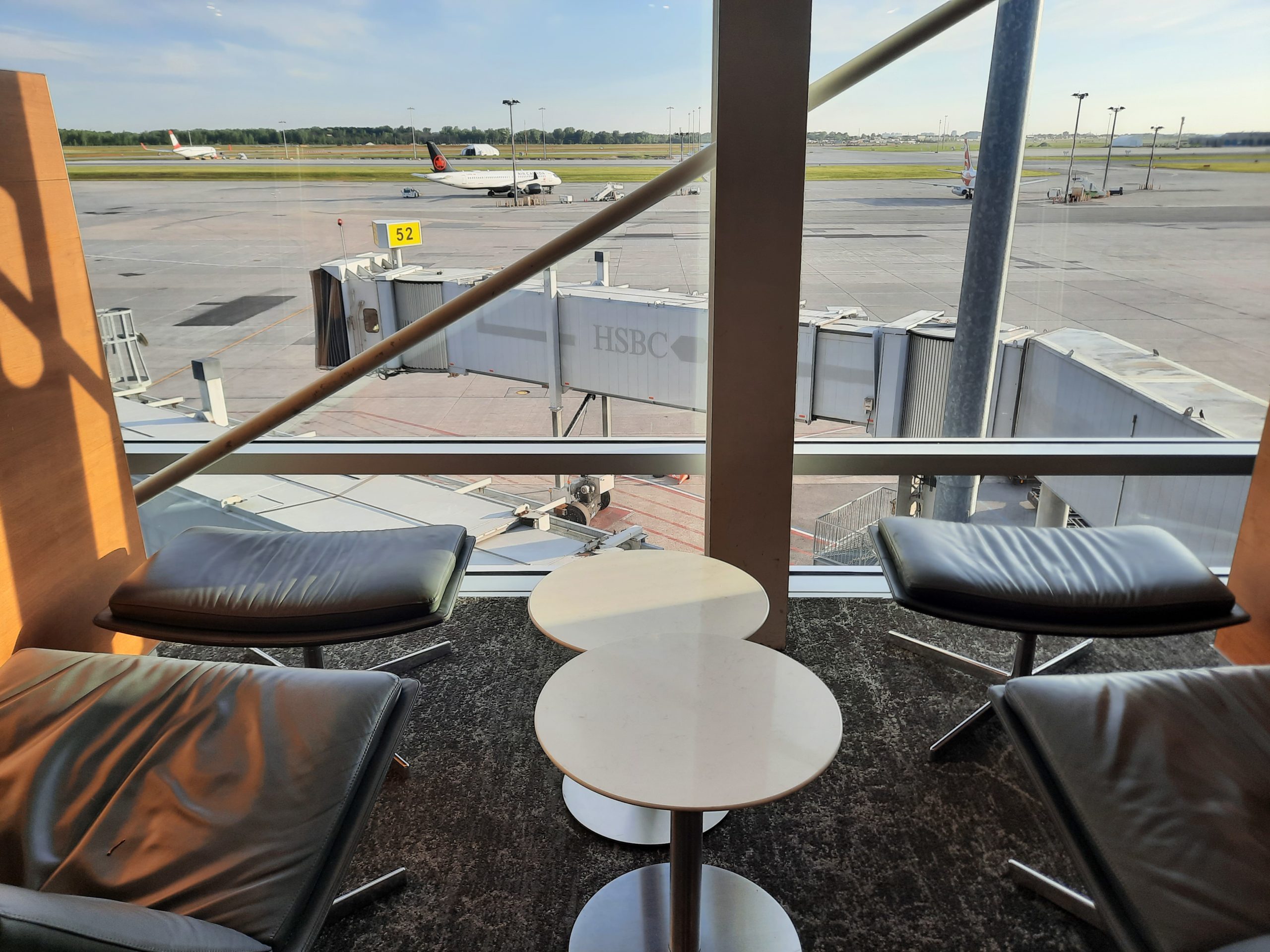 a table and chairs in an airport