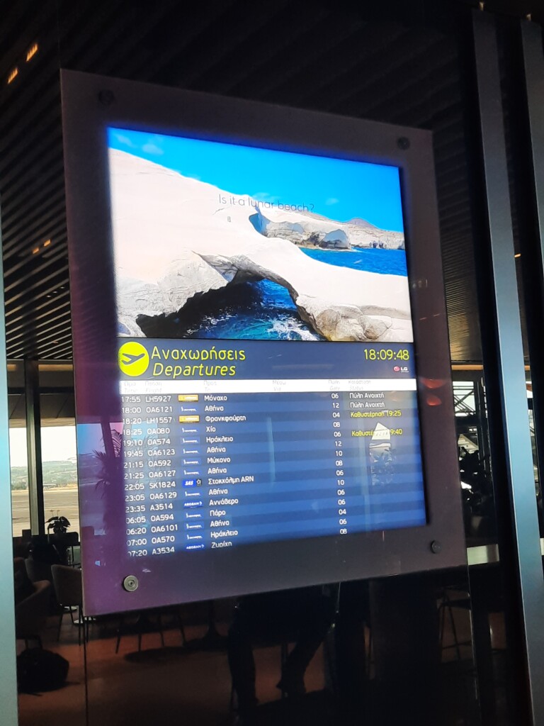 a screen with a picture of snow and mountains